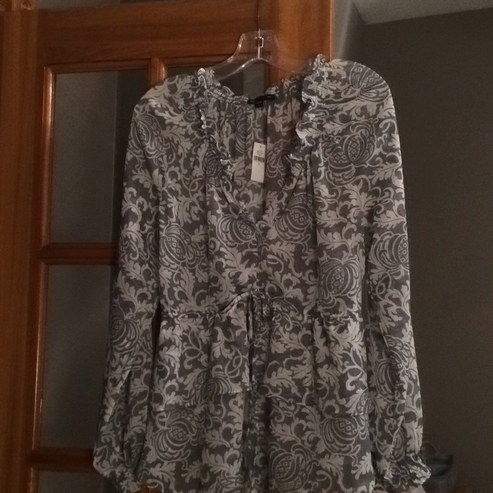 Ladies Gap Shirt Size S Gray & White-NWT